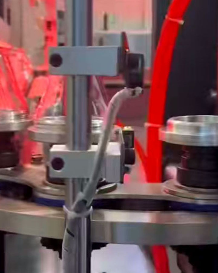 One-out-two wide-mouth bottle full-automatic bottle blowing machine